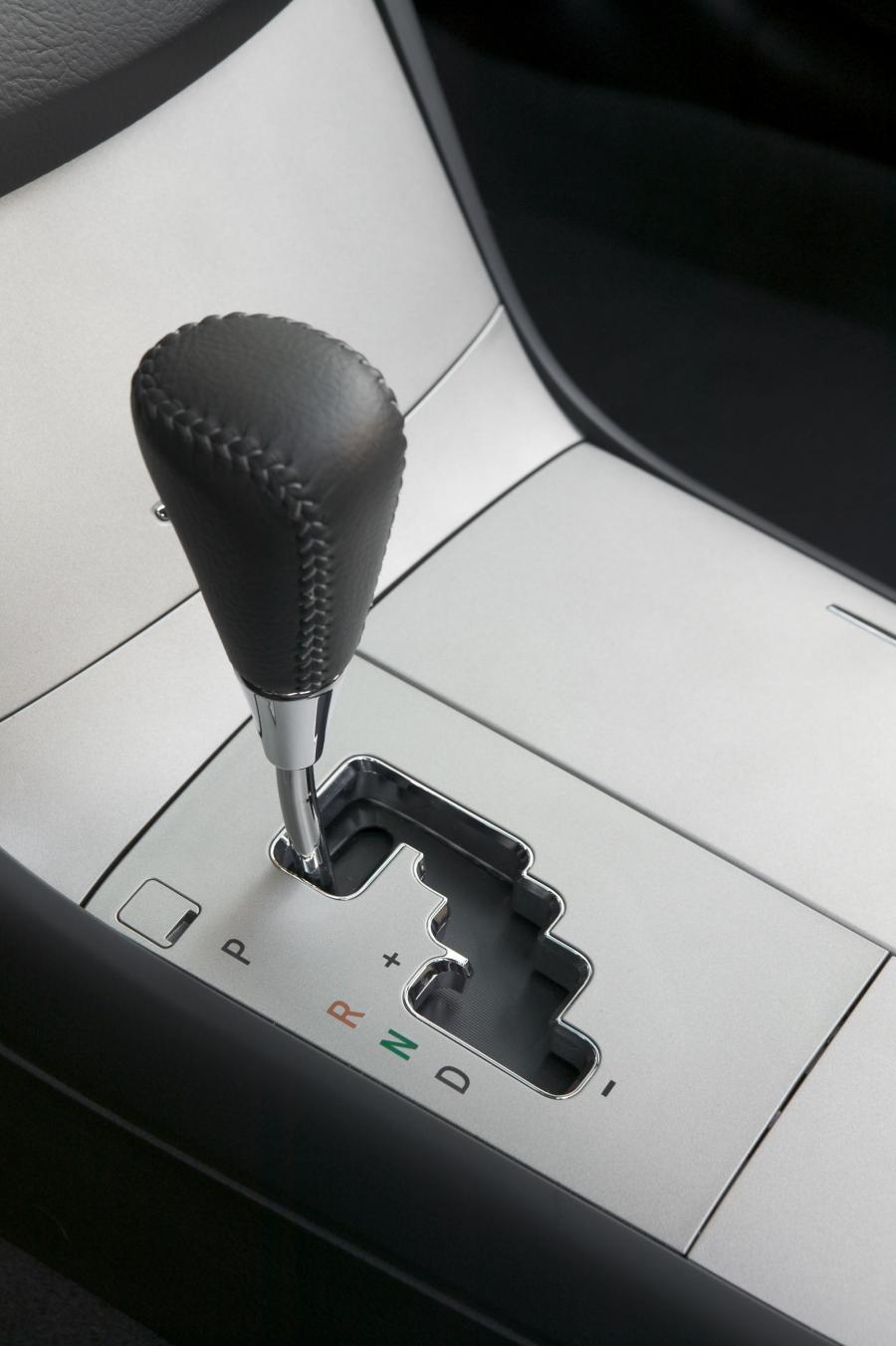 Детали интерьера Toyota Avalon (GSX30) 2005 года  (фото 12 из 79)